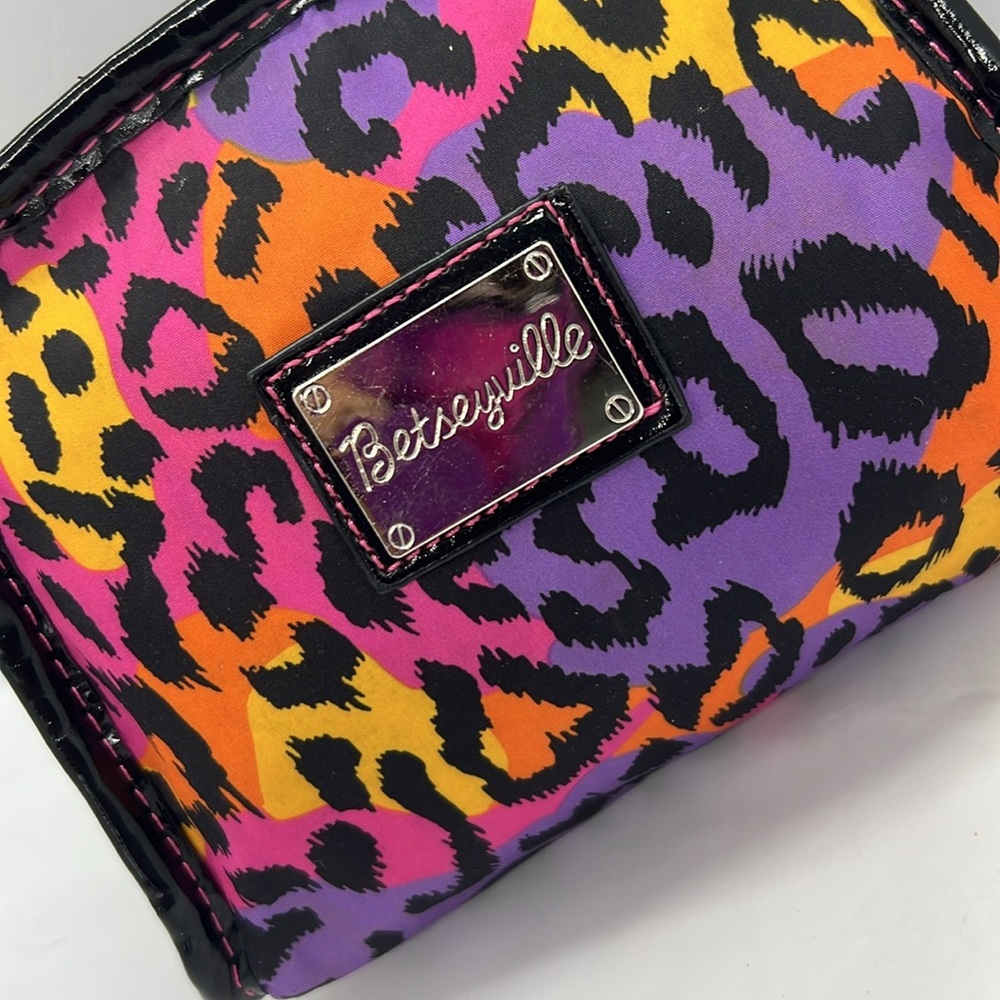 Betseyville Multi Colored Leopard Print Cosmetic Makeup Bag - Picture 2 of 7